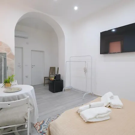 Antonia's House * Bari